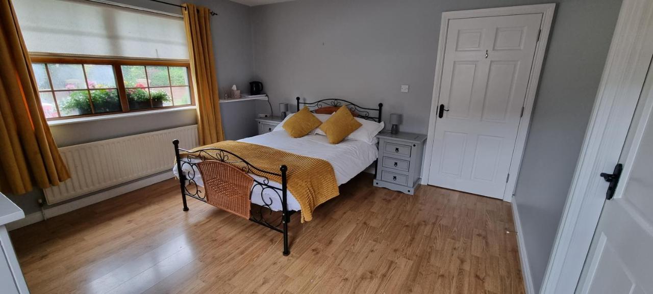 The Madden Guest House Gilford Exteriör bild